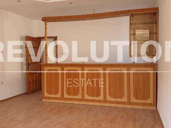 Дава се под наем Двустаен апартамент в Варна, Левски - 65 кв.м за 200 € - Снимка #1