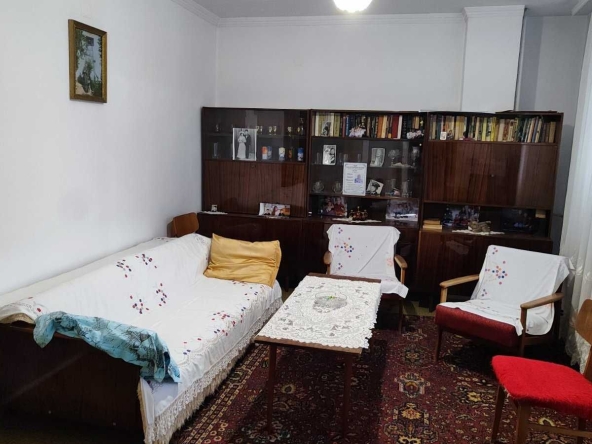 Тристаен апартамент в Стара Загора, Три чучура - център - 77 кв.м за 1221 €/кв.м - Снимка #1