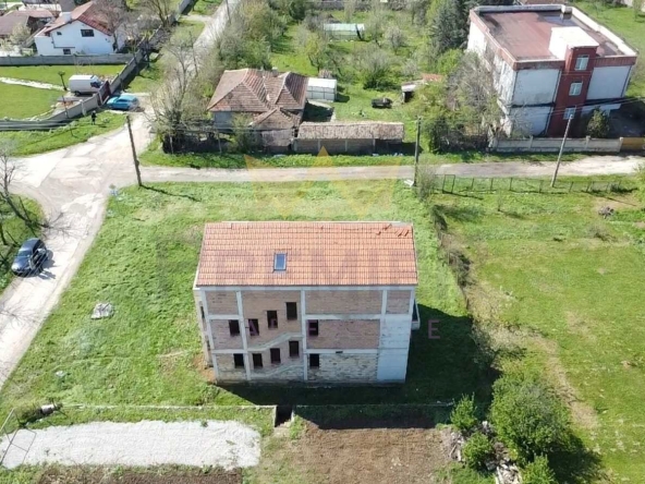 Къща в с. Юнец, Област Варна - 400 кв.м за 325 €/кв.м - Снимка #1