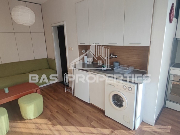 Дава се под наем Двустаен апартамент в София, Център - 49 кв.м за 561 € - Снимка #1