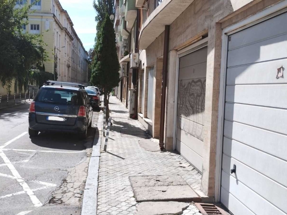 Дава се под наем Гараж / Паркомясто в София, Център - 15 кв.м за 102 € - Снимка #1