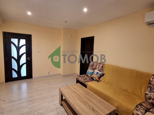 Дава се под наем Тристаен апартамент в Стара Загора, Център - 80 кв.м за 357 € - Снимка #1