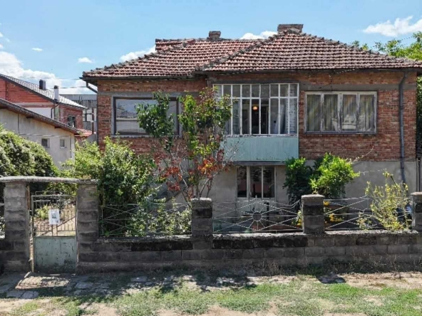 Къща в Долни чифлик - 183 кв.м за 574 €/кв.м - Снимка #1