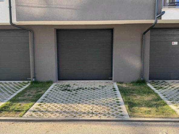 Дава се под наем Гараж / Паркомясто в Казанлък - 18 кв.м за 102 € - Снимка #1