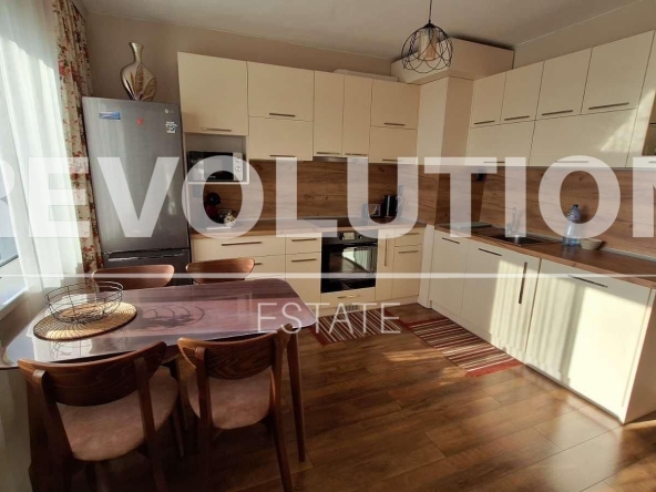 Дава се под наем Двустаен апартамент в Варна, Цветен квартал - 68 кв.м за 650 € - Снимка #1