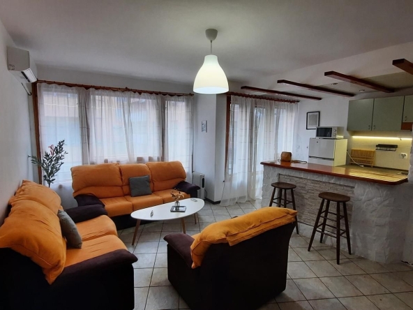 Дава се под наем Тристаен апартамент в Пловдив, Мараша - 100 кв.м за 561 € - Снимка #1