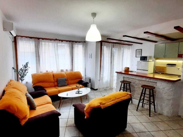 Дава се под наем Тристаен апартамент в Пловдив, Център - 100 кв.м за 510 € - Снимка #1