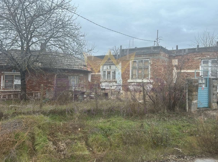 Къща в с. Векилски, Област Шумен - 60 кв.м за 75 €/кв.м - Снимка #1