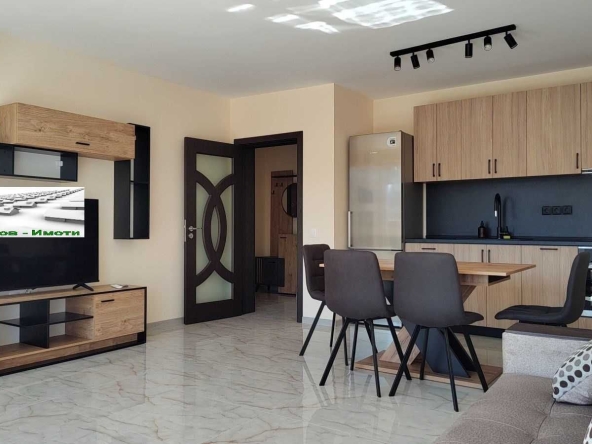 Дава се под наем Тристаен апартамент в Пловдив, Коматевски възел - 97 кв.м за 765 € - Снимка #1