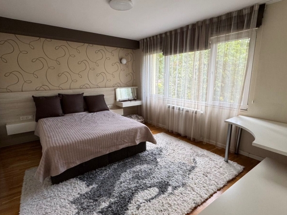 Тристаен апартамент в София, Гоце Делчев - 85 кв.м за 9 €/кв.м - Снимка #1