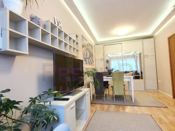 Дава се под наем Двустаен апартамент в Варна, Нептун - 62 кв.м за 612 € - Снимка #1