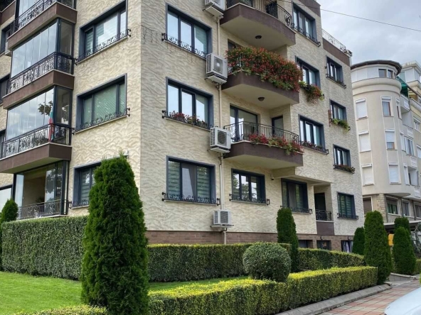 Тристаен апартамент в Добрич, Свети Георги - 135 кв.м за 1467 €/кв.м - Снимка #1