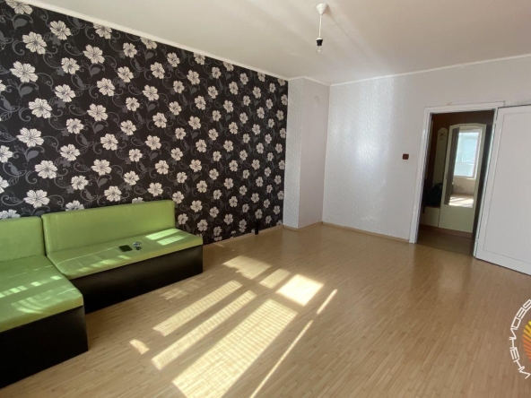 Дава се под наем Тристаен апартамент в Бургас, Изгрев - 80 кв.м за 408 € - Снимка #1