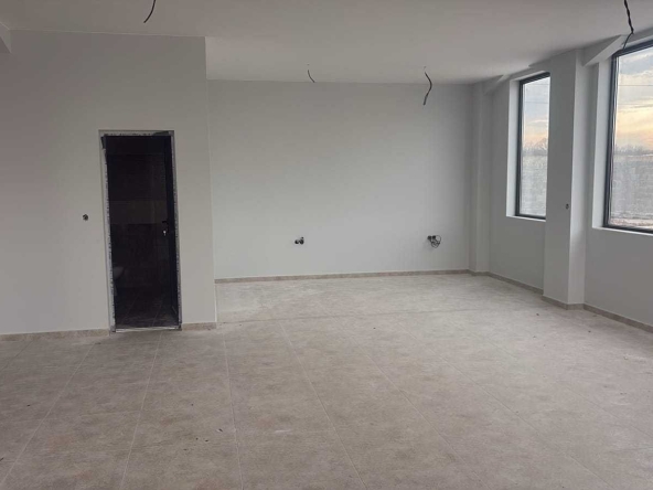 Дава се под наем Офис в с. Труд, Област Пловдив - 640 кв.м за 3000 € - Снимка #1