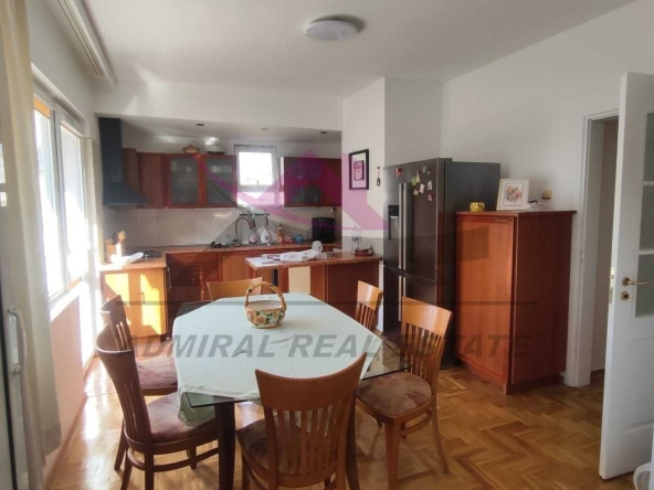 Дава се под наем Четиристаен апартамент в Варна, Център - 98 кв.м за 767 € - Снимка #1