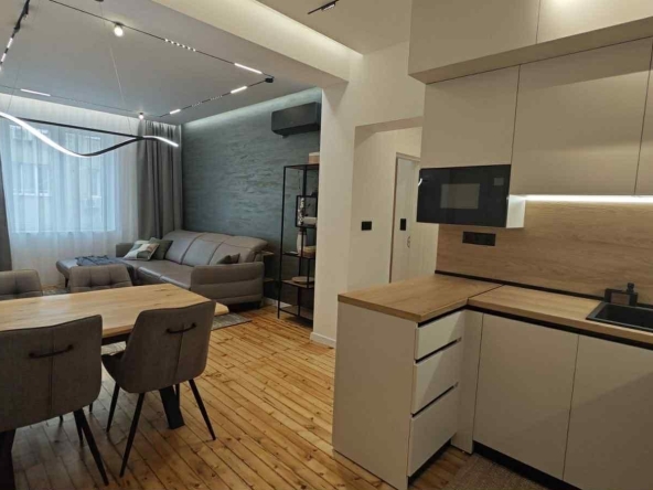 Дава се под наем Четиристаен апартамент в София, Център - 100 кв.м за 1650 € - Снимка #1