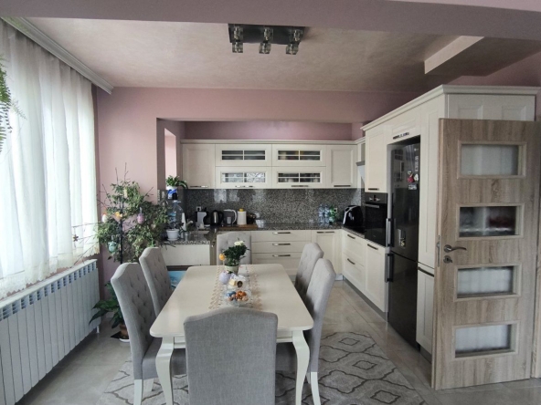 Многостаен апартамент в Пловдив, Прослав - 180 кв.м за 1550 €/кв.м - Снимка #1