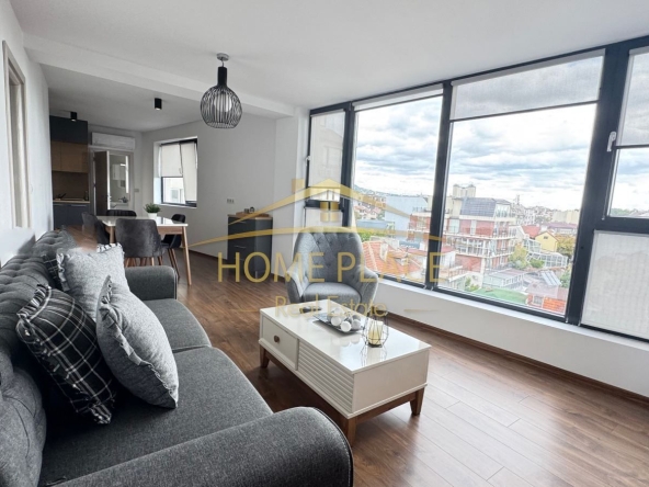 Дава се под наем Двустаен апартамент в Варна, Център - 90 кв.м за 918 € - Снимка #1