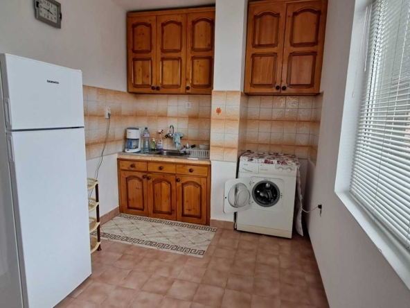 Дава се под наем Двустаен апартамент в Карлово - 75 кв.м за 280.5 € - Снимка #1