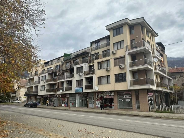 Магазин в Карлово - 185 кв.м за 607 €/кв.м - Снимка #1