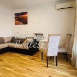 Дава се под наем Тристаен апартамент в Варна, Колхозен пазар - 80 кв.м за 448.8 € - Снимка #1