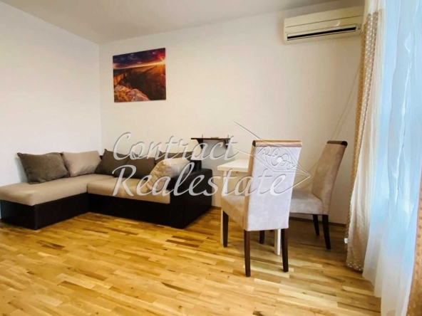 Дава се под наем Тристаен апартамент в Варна, Колхозен пазар - 80 кв.м за 448.8 € - Снимка #1