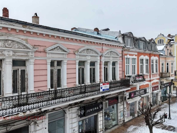 Етаж от къща в Русе, Център - 246 кв.м за 726 €/кв.м - Снимка #1