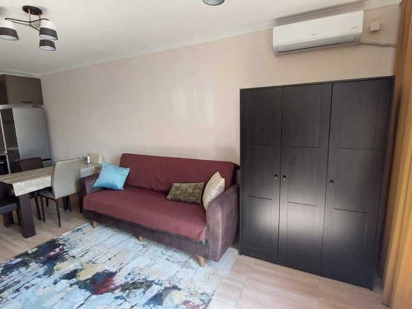 Дава се под наем Двустаен апартамент в к.к. Св.Св. Константин и Елена - 60 кв.м за 648.21 € - Снимка #1