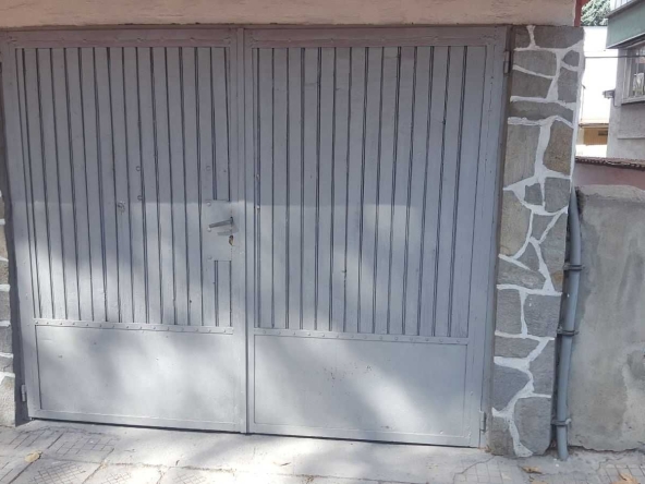 Дава се под наем Гараж / Паркомясто в Пазарджик, Център - 21 кв.м за 84.66 € - Снимка #1