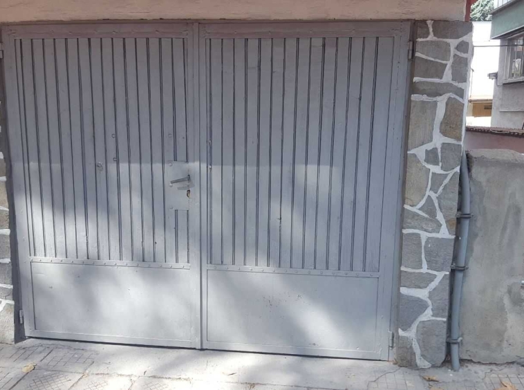 Дава се под наем Гараж / Паркомясто в Пазарджик, Център - 21 кв.м за 84.66 € - Снимка #1