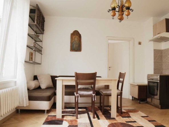 Дава се под наем Тристаен апартамент в София, Център - 80 кв.м за 797.64 € - Снимка #1
