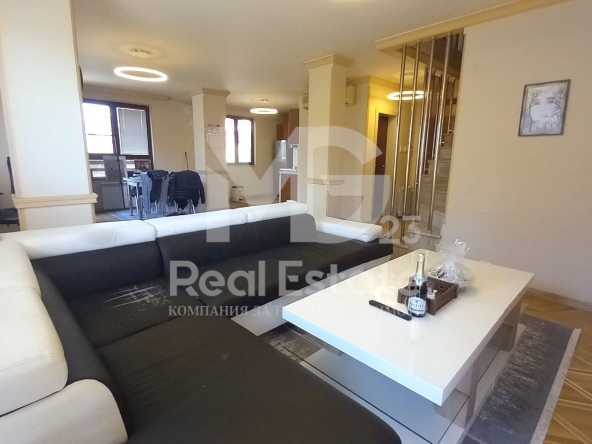 Мезонет в Пловдив, Съдийски - 198 кв.м за 722 €/кв.м - Снимка #1