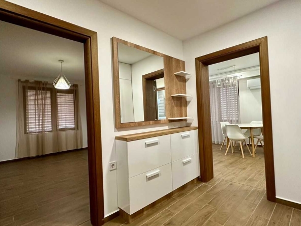 Дава се под наем Тристаен апартамент в Габрово, Център - 89 кв.м за 459 € - Снимка #1