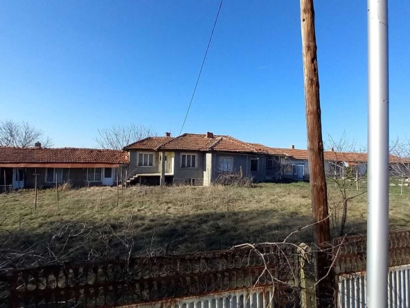 Къща в с. Тодорово, Област Разград - 250 кв.м за 164 €/кв.м - Снимка #1