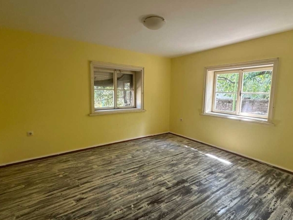 Дава се под наем Етаж от къща в Карлово - 50 кв.м за 152.49 € - Снимка #1