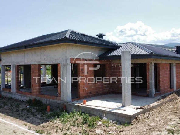 Къща в с. Първенец, Област Пловдив - 254 кв.м за 573 €/кв.м - Снимка #1