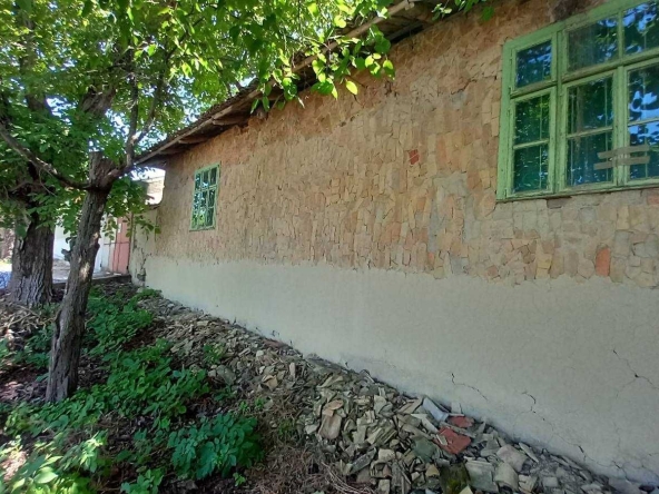 Къща в с. Помощица, Област Търговище - 100 кв.м за 74 €/кв.м - Снимка #1