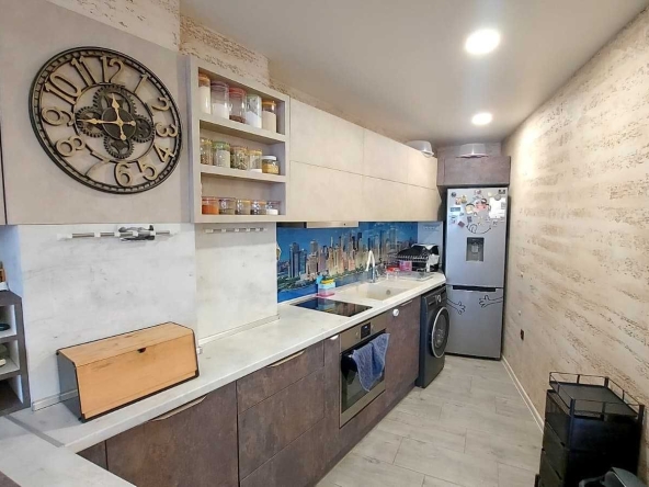 Двустаен апартамент в Хасково, Център - 74 кв.м за 1034 €/кв.м - Снимка #1