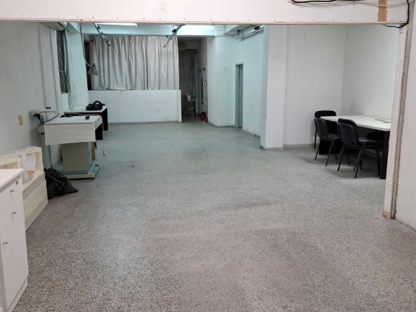 Дава се под наем Промишлена сграда в Пловдив, Христо Смирненски - 200 кв.м за 458.49 € - Снимка #1