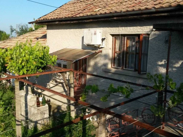 Къща в с. Китино, Област Търговище - 95 кв.м за 91 €/кв.м - Снимка #1