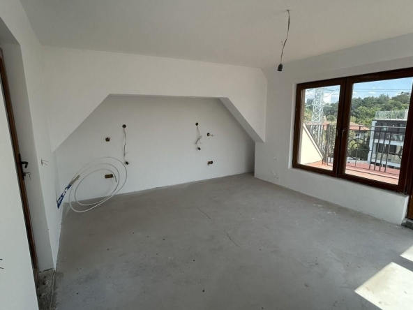 Двустаен апартамент в София, Витоша - 102 кв.м за 711 €/кв.м - Снимка #1
