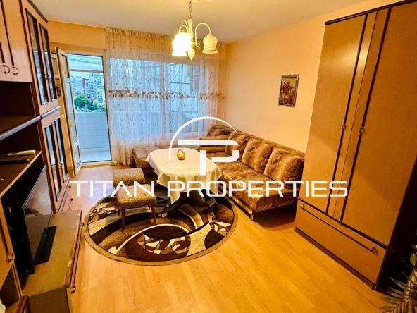 Дава се под наем Тристаен апартамент в Бургас, Изгрев - 65 кв.м за 378.93 € - Снимка #1