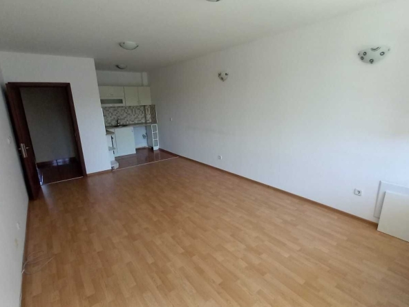 Дава се под наем Тристаен апартамент в Разград, Стефан Караджа - 100 кв.м за 298.86 € - Снимка #1