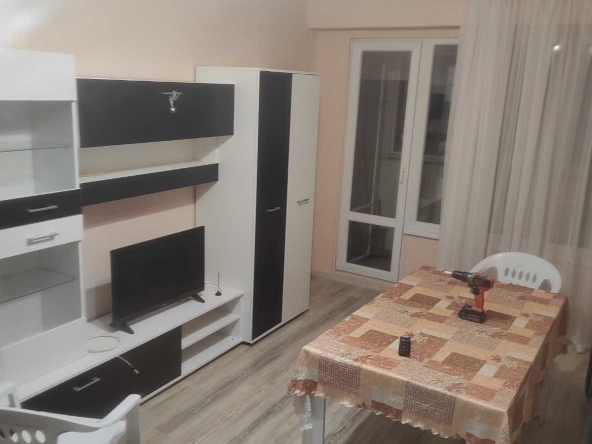 Дава се под наем Тристаен апартамент в Бургас, Изгрев - 64 кв.м за 498.27 € - Снимка #1