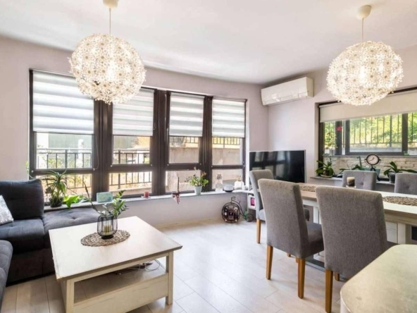 Дава се под наем Двустаен апартамент в Варна, Бриз - 60 кв.м за 648.21 € - Снимка #1