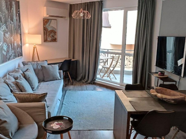 Дава се под наем Двустаен апартамент в Варна, Бриз - 101 кв.м за 797.64 € - Снимка #1