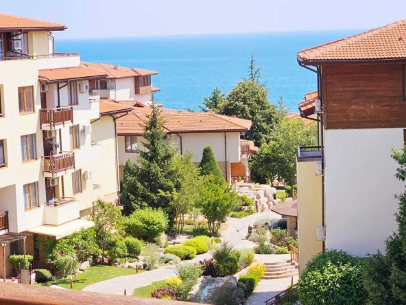 Тристаен апартамент в Свети Влас - 125 кв.м за 555 €/кв.м - Снимка #1