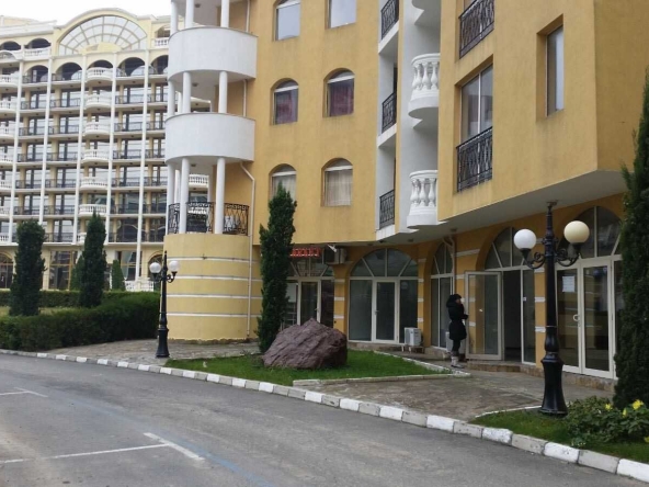 Магазин в к.к. Слънчев бряг - 60 кв.м за 544 €/кв.м - Снимка #1