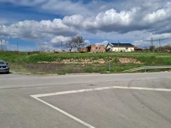 Парцел в Долна Митрополия - 7500 кв.м за 4 €/кв.м - Снимка #1