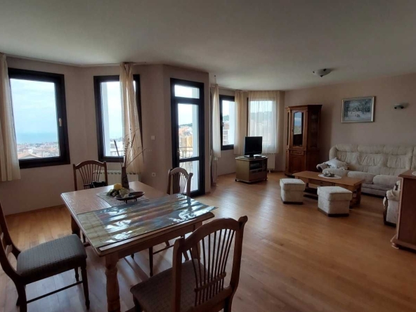 Етаж от къща в Варна, Виница - 325 кв.м за 770 €/кв.м - Снимка #1